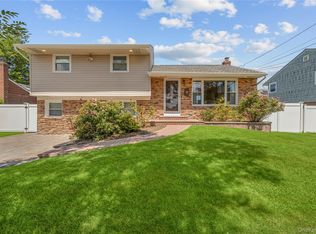 16 Cumberland Road, Jericho, NY 11753