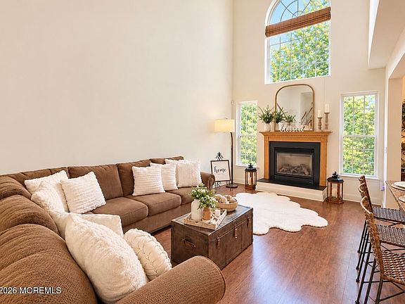 3rd image of 25 Brookfield Drive