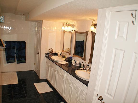 5th image of 413 Oakwood Cir