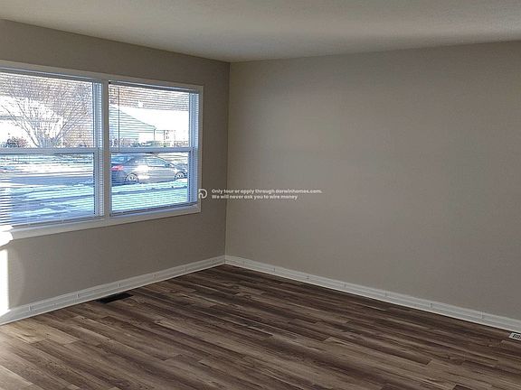 3rd image of 1315 Helmen Dr