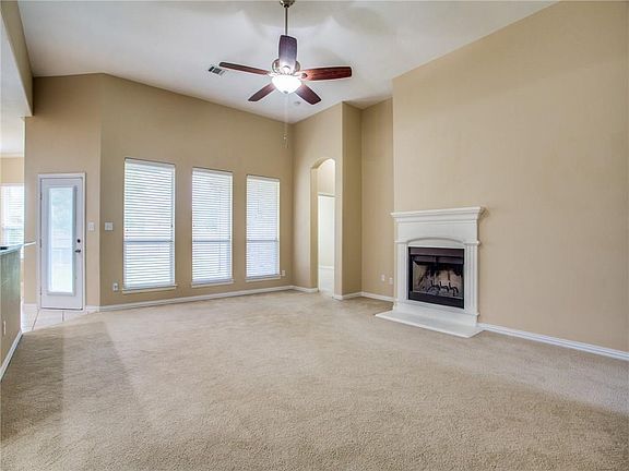 5th image of 701 Saddle Ridge Trl