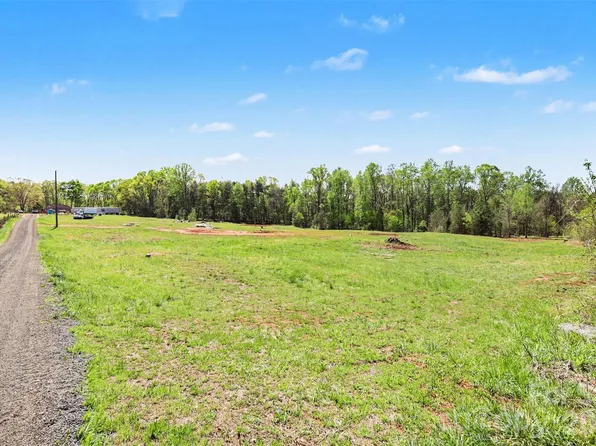 221 Cullen Ln, Statesville, NC 28625