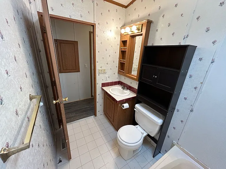 124 Opal Dr — Photo 35