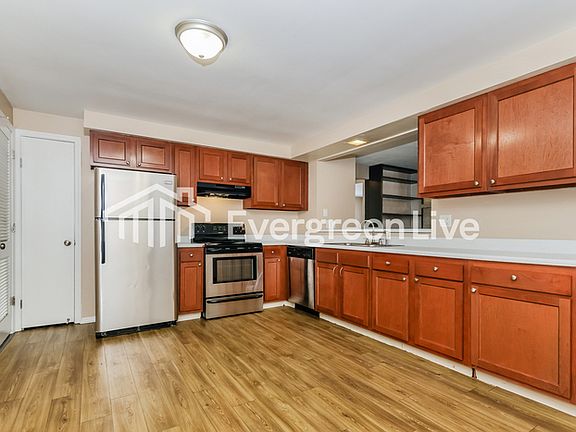 5th image of 5219 Robinview Ct