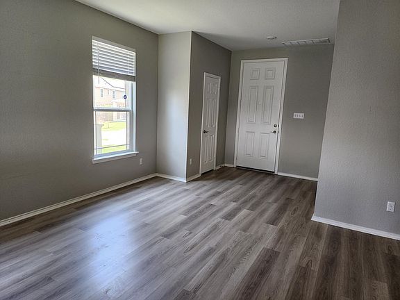 4th image of 209 Asher Blue Dr