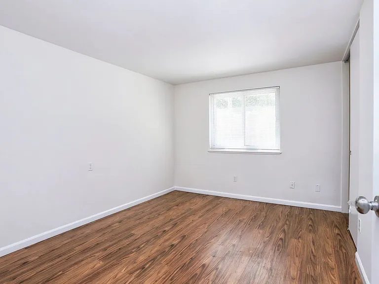 88 Canterbury Ave — Photo 18