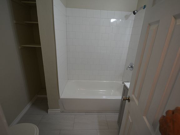 4th image of 2925 Huron Trl