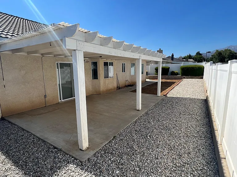 1738 Shane Ln — Photo 4