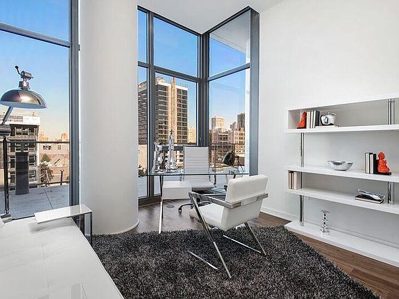 4th image of 364 W Chicago Ave #103