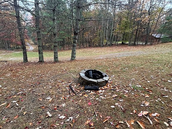 3rd image of 167 Mountaintop Ln
