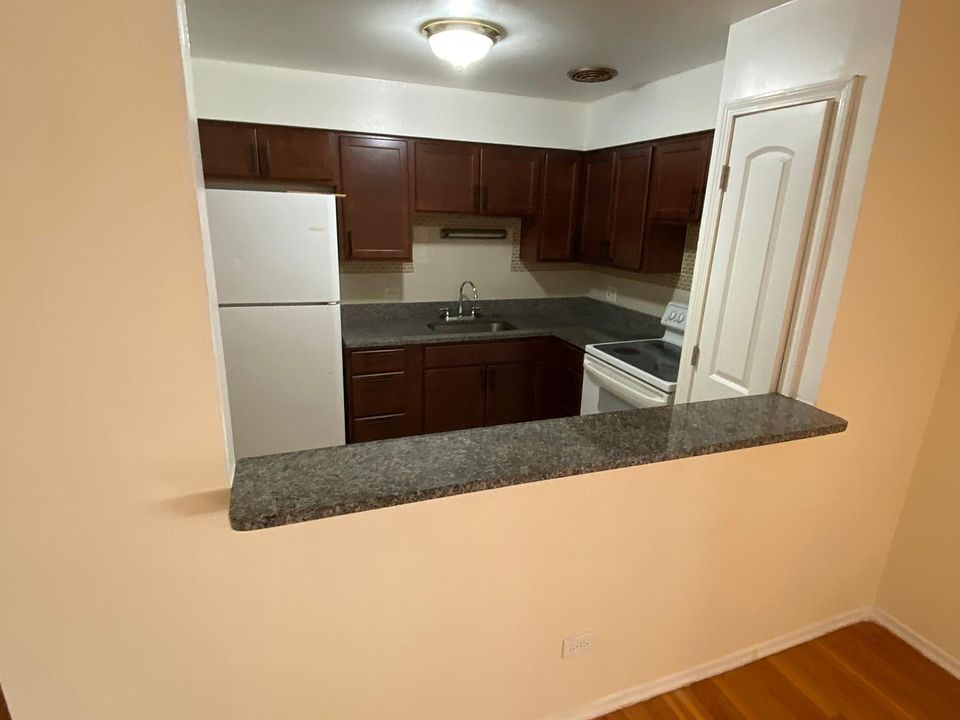 1st image of 6110 N Kenmore Ave