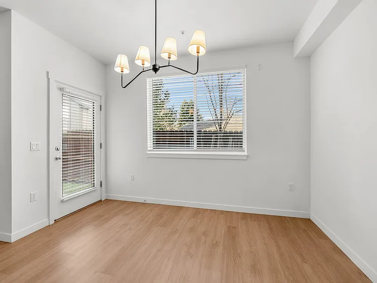 51st Street Apartments — Photo 8