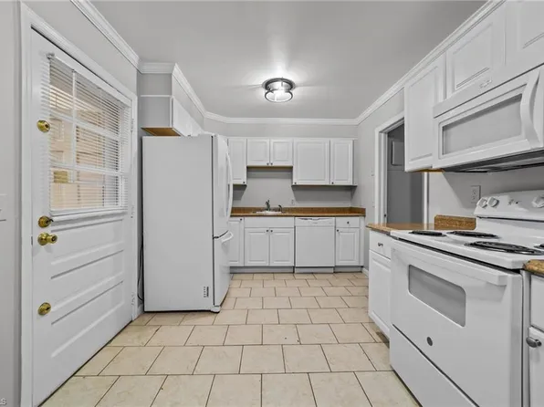 608 Vineyard Park Ct, Winston Salem, NC 27104