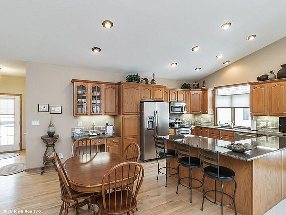 4th image of 1760 SE Birchwood Cir