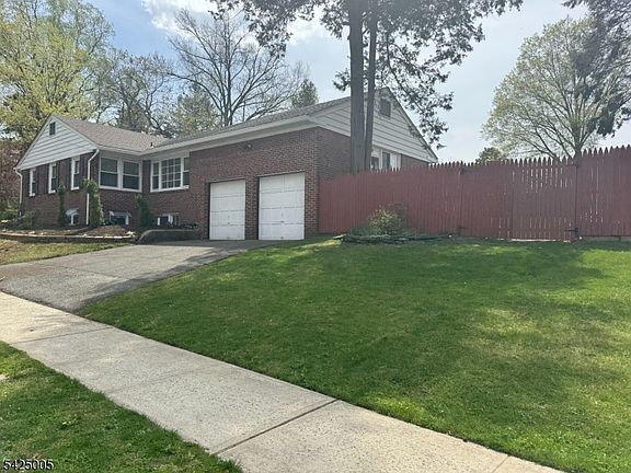 4th image of 495 Berkeley Ave