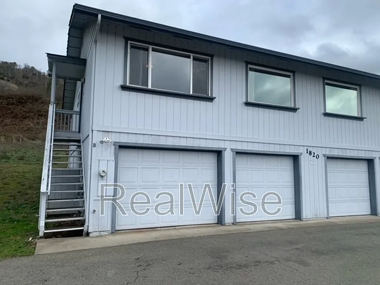 1820 NE Foothill Blvd #B — Photo 1