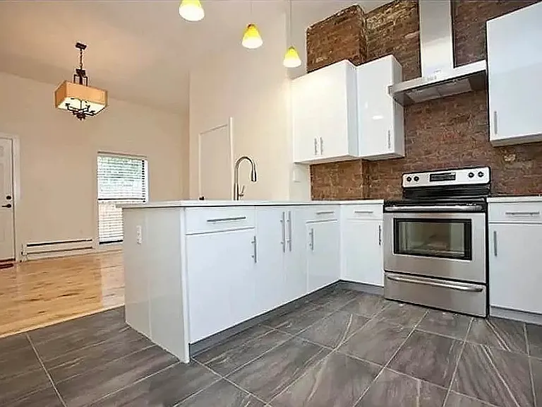 220 Roebling St #1 — Photo 4