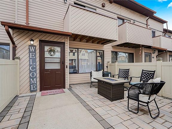 3rd image of 492 Lisk Ave #1