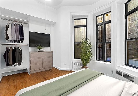 5th image of 201 E 82nd St APT 2