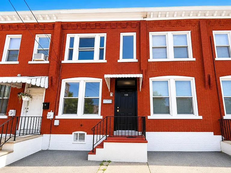 110 Graham Pl — Photo 1
