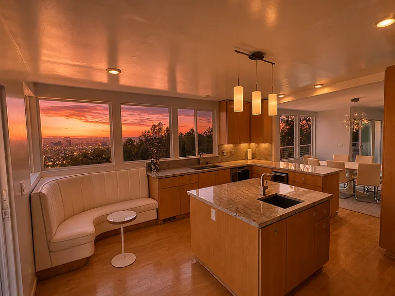 8376 Hollywood Blvd — Photo 30