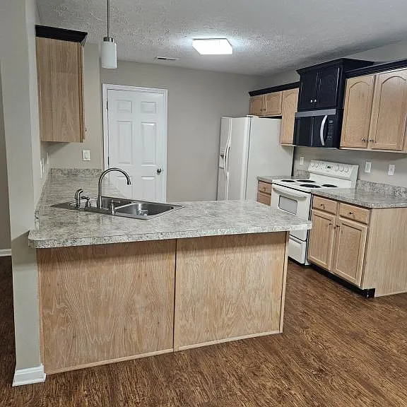 305 Dalton Ct — Photo 9