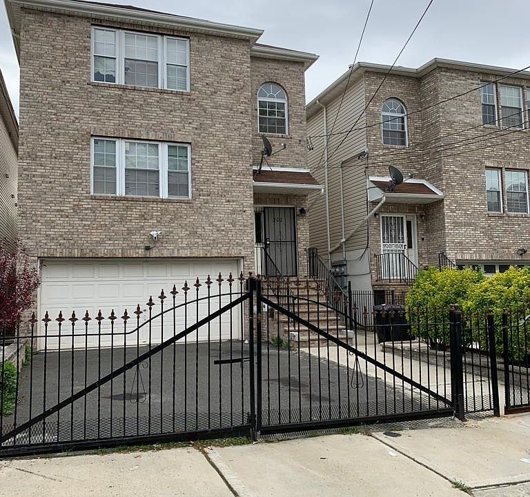 1st image of 202 Johnson Ave #1