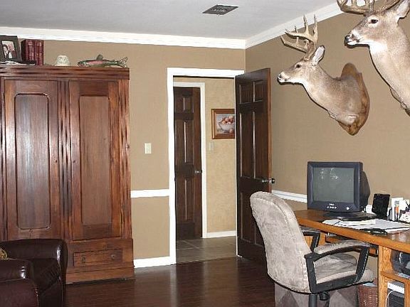 3rd image of 9890 Heather Dr