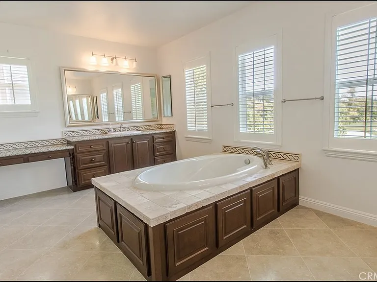 47 Santa Barbara Dr — Photo 23