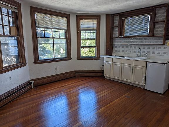 2nd image of 35 Pearl St #2