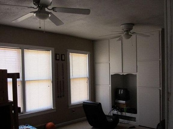 5th image of 901 N Texas Ave