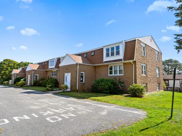 24 Bettys Pond Road APT P, Hyannis, MA 02601