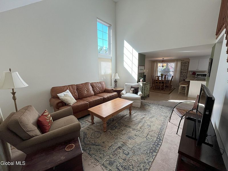 3rd image of 250 Thimbleberry Road