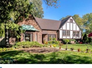 321 Springhouse Ln, Moorestown, NJ 08057