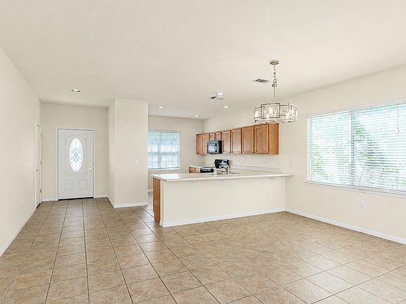 4th image of 516 Texas Dr