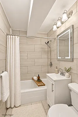 Bathroom, photo 1