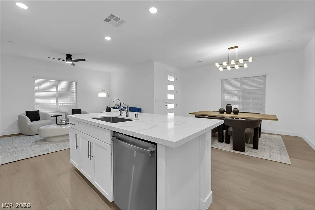 3 bed, 2.5 bath, 1833 sqft, $2,700 — Photo 2