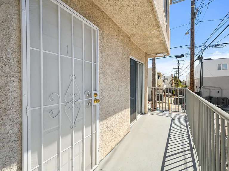 4969 Romaine St #1 — Photo 2