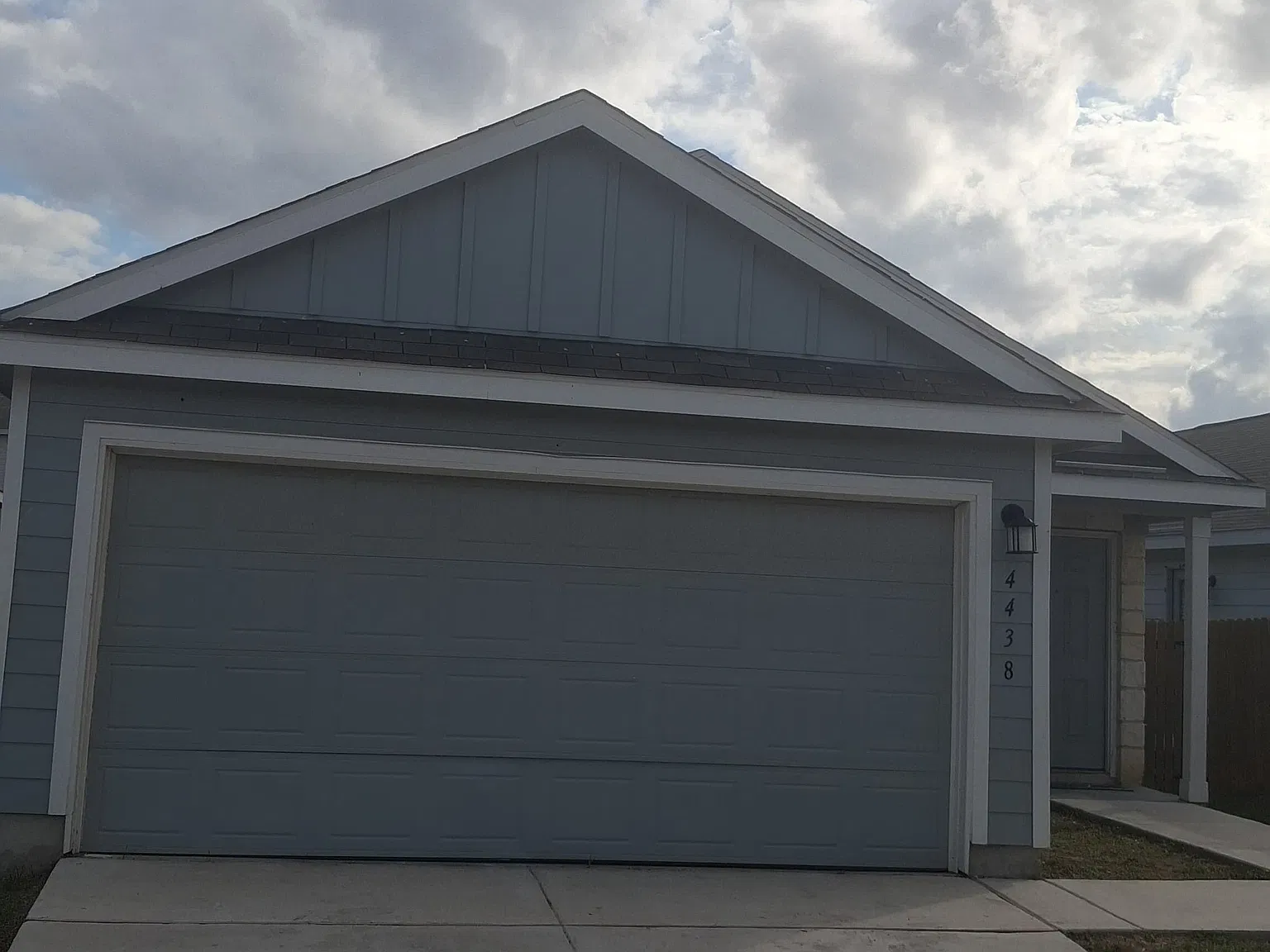 4 bed, 1627 sqft, $2,000 — Photo 2
