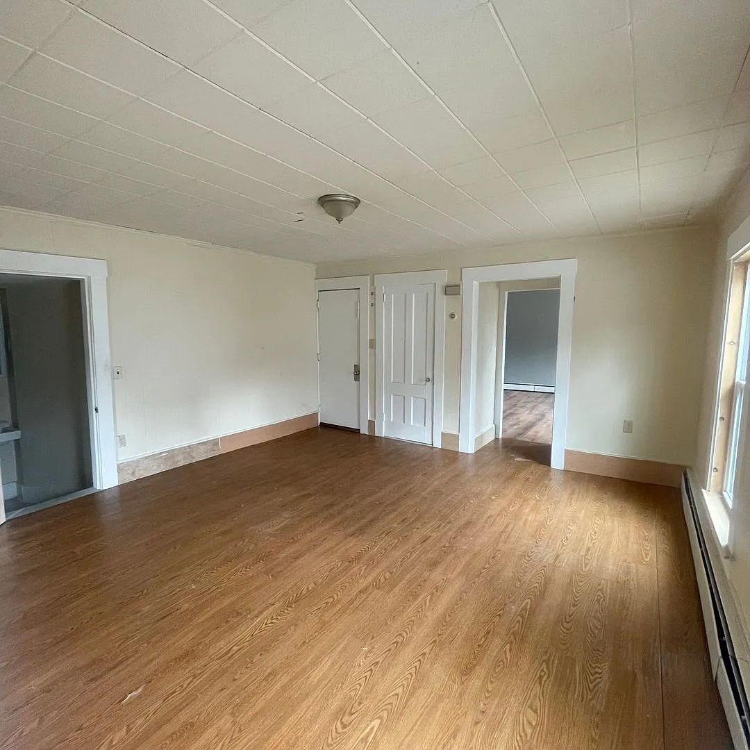 21 Pleasant St. — Photo 2