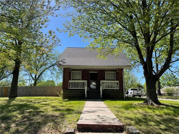 612 S Spring St, Nevada, MO 64772