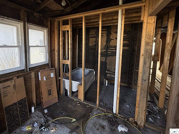 4th image of 1215 E 10th St