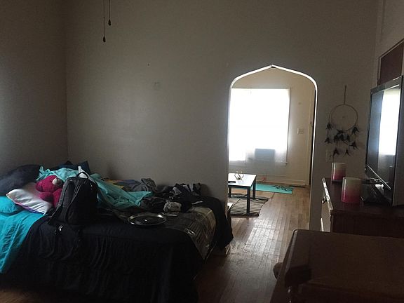 3rd image of 319 W Pecan St #1