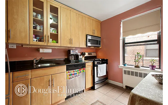 Sold by Douglas Elliman | media 18