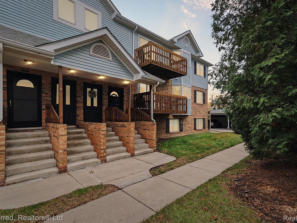 1st image of 262 Pinewood Dr