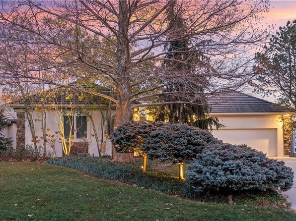 442 Shore Dr, Lake Winnebago, MO 64034