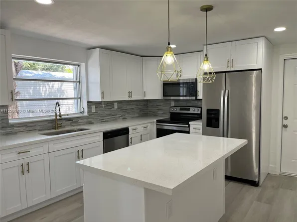 2561 NW 152nd St, Miami Gardens, FL 33054