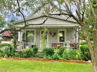 182 Iroquois Ave, Lancaster, NY 14086