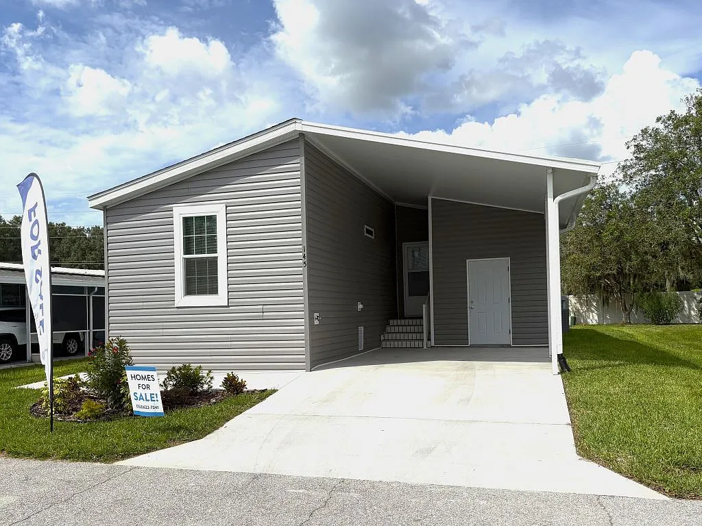 3 bed, 2.0 bath, 1042 sqft, $1,433 — Photo 4