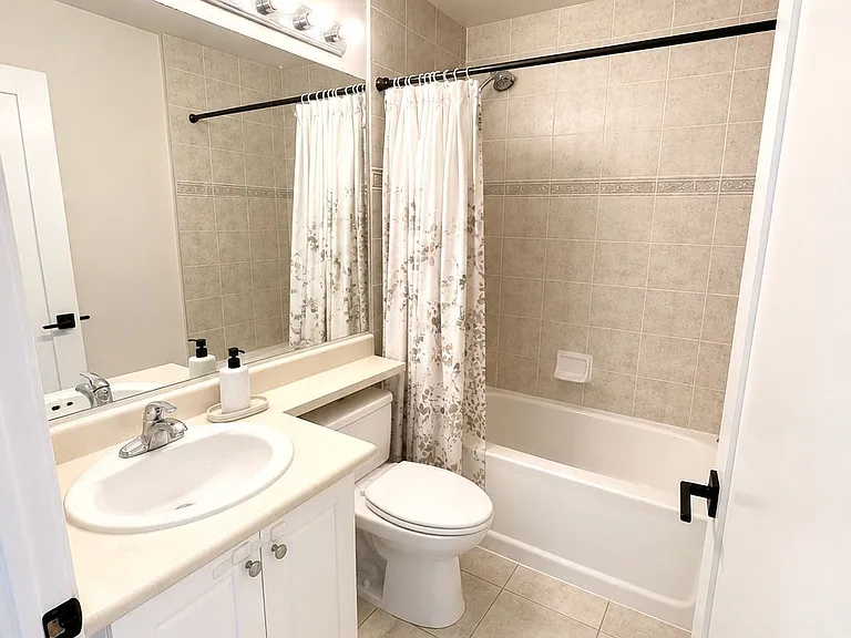 1359 Rathburn Rd E #408 — Photo 9